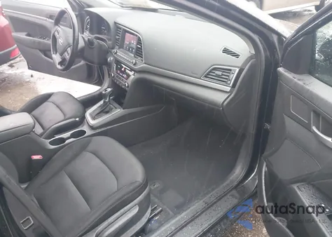 2017 Hyundai Elantra Value Edition z USA, uszkodzony, nr VIN 5NPD84LF6HH129554